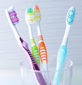 Cepillado de las prótesis dentales removibles- Caracas